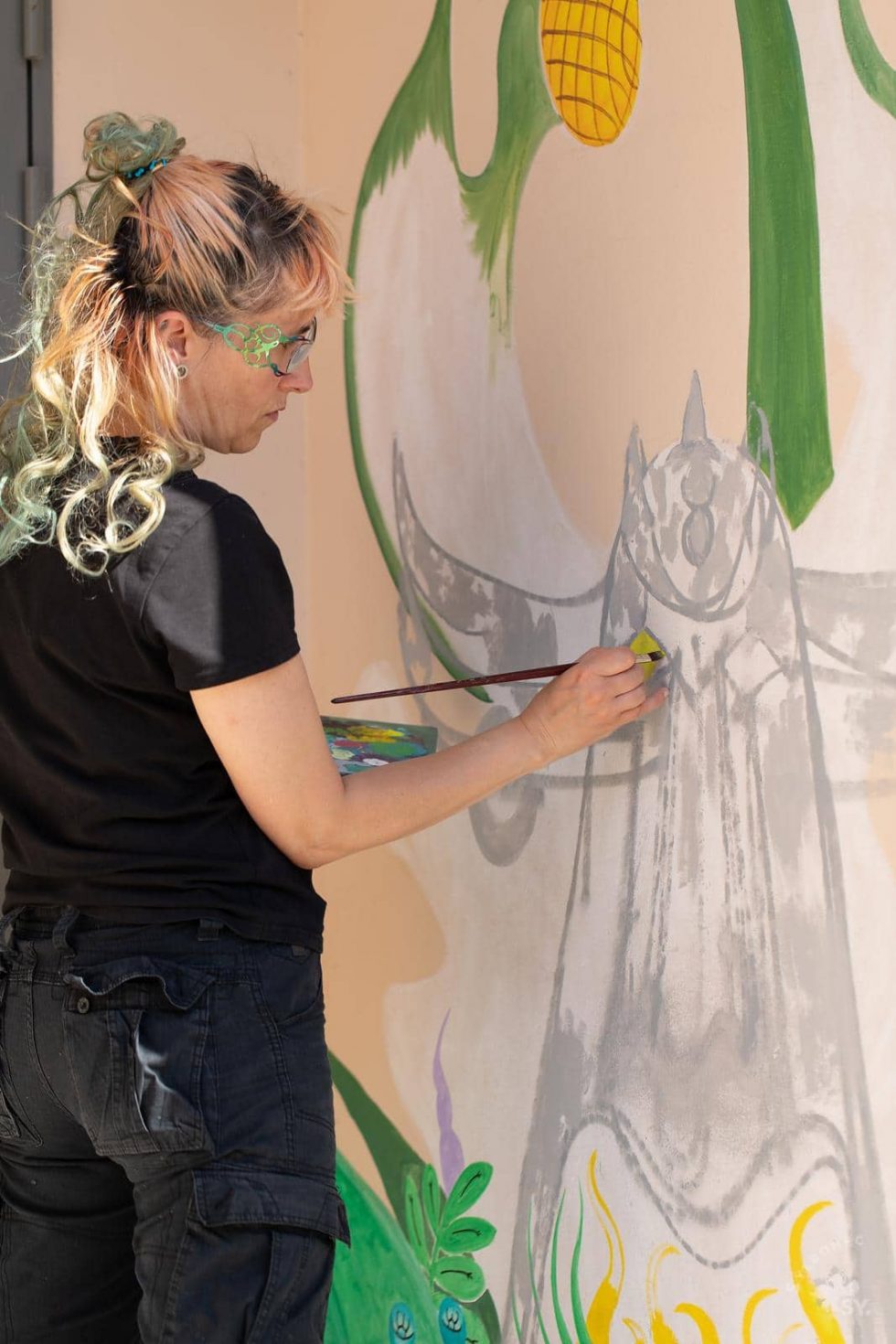BAD and Proud en train de peindre la fresque murale